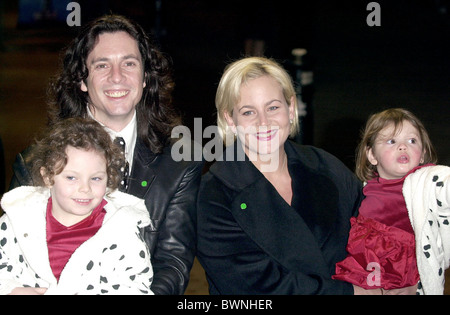 INTERIOR DESIGNER TV PERSONALITY LAURENCE LLEWELYN-BOWEN WITH WIFE AND CHILDREN AT PREMIERE OF WALT DISNEY FILM 102 DALMATIONS Stock Photo