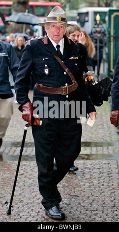 Veteran attends Service of Commemoration on the 90th Anniversary of Anzac Day  (Australian and New Zealand) at Westminster Abbey Stock Photo