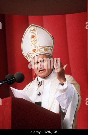 POPE JOHN PAUL II DURING HIS VISIT TO PARIS CIRCA 1980 Stock Photo