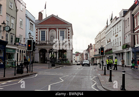 WINDSOR HIGH STREET, BERKSHIRE AND THE GUILDHALL TOWN HALL Stock Photo