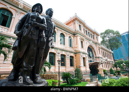 Exterior view of the General Post Office with bronze statue in the foreground. Ho Chi Minh City Vietnam Stock Photo