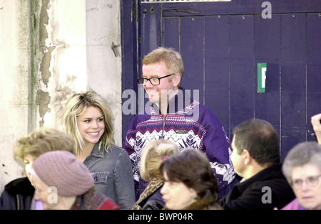 RADIO CELEBRITY CHRIS EVANS AND POP SINGER BILLIE PIPER IN DRURY LANE, LONDON Stock Photo