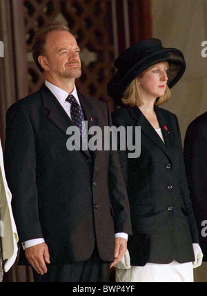 ROBIN COOK, FOREIGN SECRETARY AND HIS WIFE, GAYNOR AT THE NURUL IMAN PALACE, BRUNEI Stock Photo