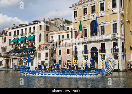 ITALY Veneto Venice Participants in Regatta Storico historical annual gondola regatta on Grand Canal wearing traditional costume Stock Photo