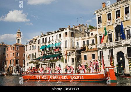 ITALY Veneto Venice Participants in Regatta Storico historical annual gondola regatta on Grand Canal wearing traditional costume Stock Photo