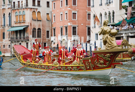 ITALY Veneto Venice Participants in Regatta Storico historical annual gondola regatta on Grand Canal wearing traditional costume Stock Photo