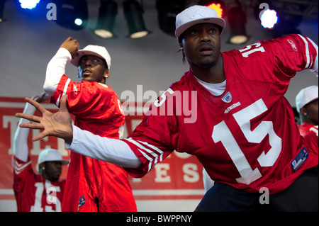 Clad in San Francisco 49er Wide Receiver Michael Crabtree jersey's, UK street dance group Flawless perform at the NFL rally at Stock Photo