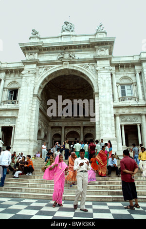 Indian families are among visitors to Kolkata's popular Victoria Memorial standing grandly in 64-acre gardens Stock Photo