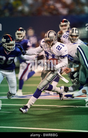 Deion Sanders competing for the Dallas Cowboys in a game against the New York Giants in 1998. Stock Photo