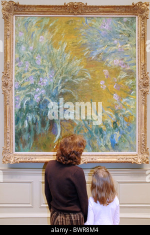 Mother and daughter looking at a Claude Monet painting, Metropolitan Museum of Art, New York Stock Photo