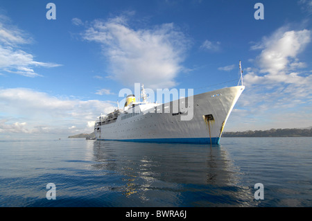 MS Royal Star Cruise ship Indian Ocean cruiser cruise liner water sea ...