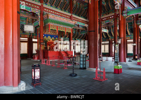 Interior Geunjeongjeon, or Hall of Government by Restraint, Gyeongbokgung Palace Seoul South Korea. JMH3900 Stock Photo