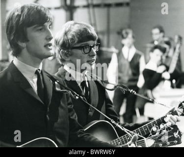 PETER AND GORDON  UK pop duo in 1965. Gordon Waller at left and Peter Asher. Photo Tony Gale Stock Photo