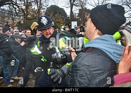 Scuffles break out between students and police during protests against rising tuition fees at Bristol University Stock Photo