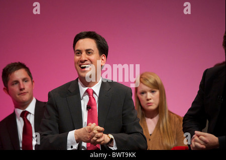 Comedian Eddie Izzard chairs a Q&A with Labour leader Ed Miliband and young delegates at the Labour Party Conference in Stock Photo