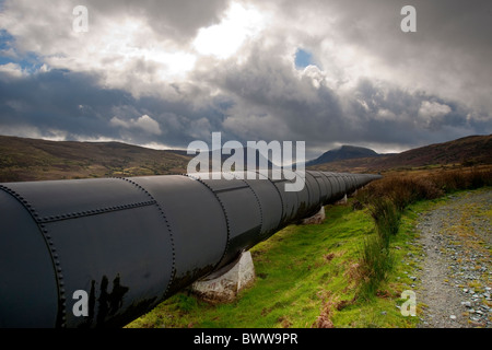 Water supply pipline running from Llyn Cowlyd Reservoir to Dolgarrog. Craig Wen and  Pen Llithrig y Wrach visible Stock Photo