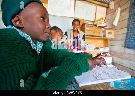 Teacher and schoolchildren from Mathare slums at Maji Mazuri Centre and School, Nairobi, Kenya Stock Photo