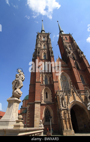 Cathedral of St. Johns the Baptist and Statue of St. Mary and Jesus child. Wroclaw, Lower Silesia, Poland. Stock Photo