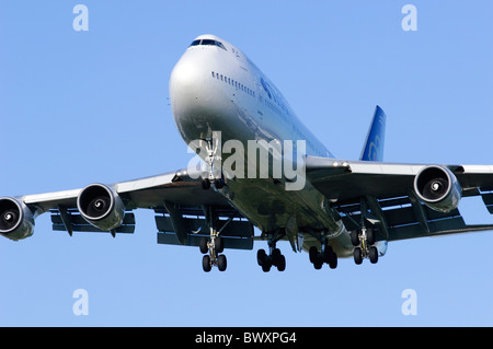 Boeing 747 jumbo jet operated by Thai Airways on approach for landing at London Heathrow Airport Stock Photo