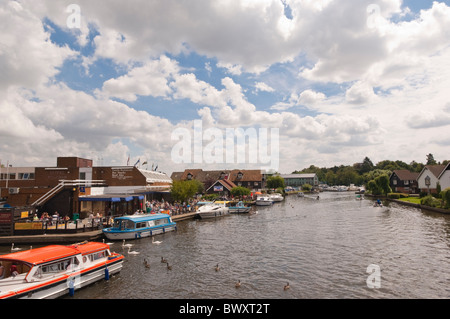 People at the Hotel Wroxham on the river Bure in Wroxham , Norfolk , England , Great Britain , Uk Stock Photo