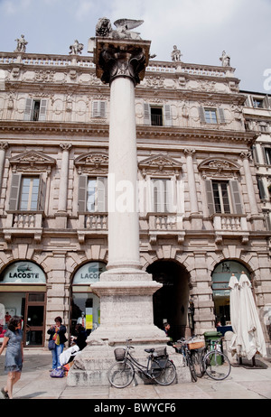 Column surmounted by Venetian Lion in Piazza del Erbe Verona Stock Photo