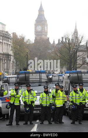 Riot police block student march route in Westminster Stock Photo