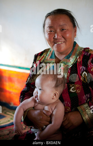 Mongolian woman with her grandchild, Xilin Gol Grassland, Xilinhot, Inner Mongolia Autonomous Region, China Stock Photo