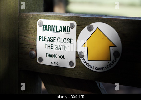 Please Close the Gate sign; entering farmland Stock Photo