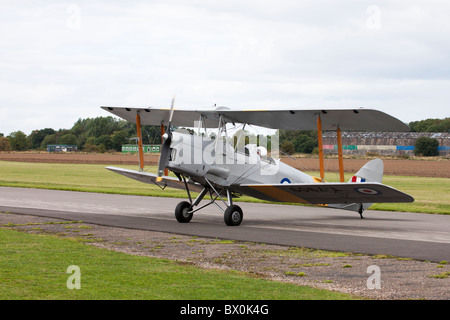 De Haviland DH82A Tiger Moth T7909 G-ANON taxiing from runway at Breighton Airfield Stock Photo