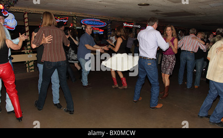 broken-spoke-best-honky-tonk-