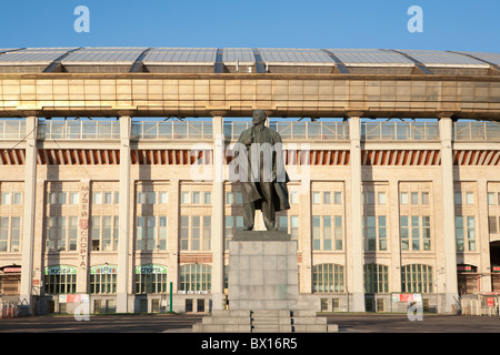 Statue of the Russian communist revolutionary and politician Vladimir Ilyich Lenin (1870-1924) outside the Luzhniki Olympic Stadium in Moscow, Russia Stock Photo