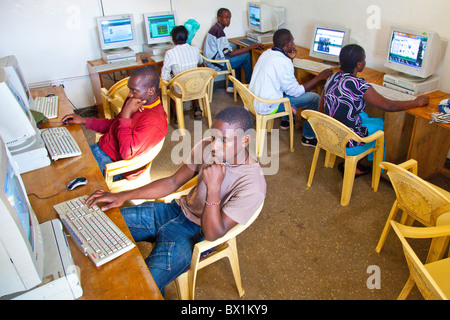 Maji Mazuri Computer training centre, Mathare slums, Nairobi, Kenya Stock Photo