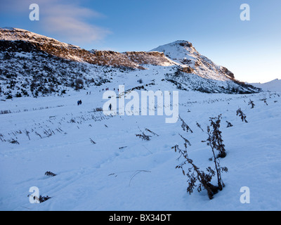 Deep winter snow on Arthur's Seat in Holyrood Park, Edinburgh, Scotland Stock Photo