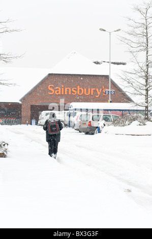 Snowed under, Sainsburys under deep snow 12' to 18' in cold snap Stock Photo