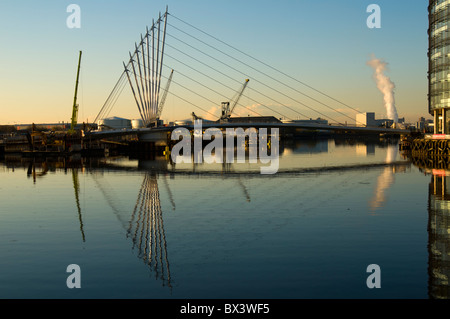The new footbridge (2010) over the Manchester Ship Canal at MediaCityUK, Salford Quays, Manchester, England, UK Stock Photo