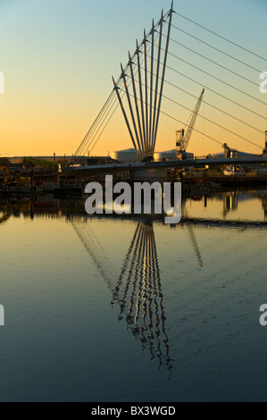 The new footbridge (2010) over the Manchester Ship Canal at MediaCityUK, Salford Quays, Manchester, England, UK Stock Photo