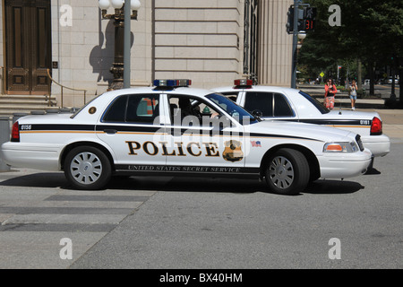 Secret Service police guarding The White House, Pennsylvania Avenue NW, Washington, D.C., United States, September 5, 2010 Stock Photo