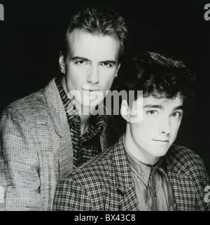 GO WEST   Promotional photo of UK pop duo in 1985 with Peter Cox at left and Richard Drummie Stock Photo