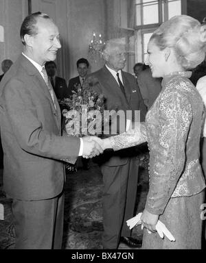 Alexander Dubcek, Vera Caslavska, handshake Stock Photo