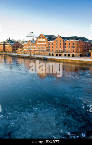 Woodsmill Building, Queen's Staith, York. Frozen river Ouse Stock Photo