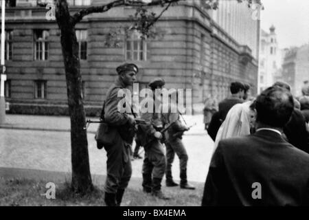 Soviet paratroopers, Czechoslovak Communist party headquarters, siege Stock Photo