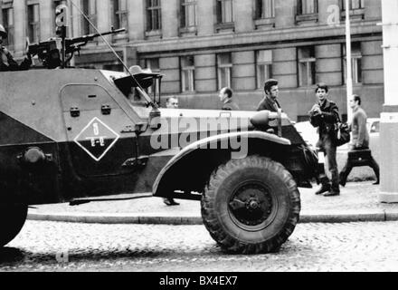 Soviet paratroopers, Czechoslovak Communist party headquarters, siege Stock Photo