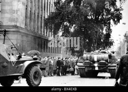 Soviet paratroopers, Czechoslovak Communist party headquarters, siege Stock Photo