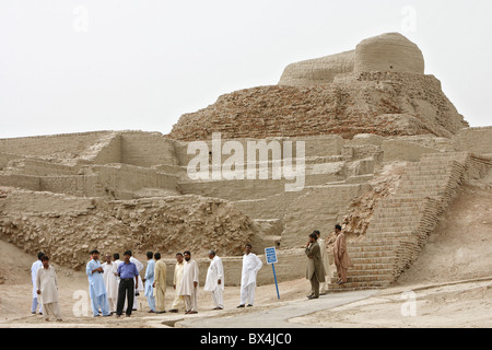 Visitors in front of Mohenjo-Daro ruins, Larkana, Pakistan Stock Photo