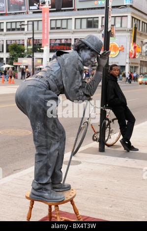 Robbie Beniuk, human statue, street performer, Yonge Dundas, Toronto, Canada, and a young man in repose Stock Photo