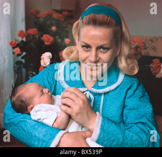 Czech gymnastics legend Vera Caslavska with her daughter Radka, September 1969.  CTK Photo/Zdenek Havelka Stock Photo