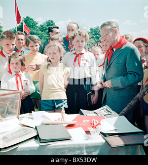 Antonin Novotny, president, Pioneers, Communist youth, Pioneer scarf, red Stock Photo