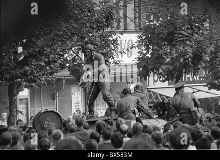 tank, submachine gun, soldier, protest, confrontation, debate, Brno Stock Photo