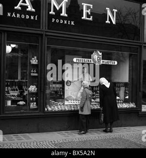 Czechoslovakia Prague - 1949. 'Pramen' food store is run by young members of Czechoslovak  Youth Union. Photo: Citizens inspect Stock Photo