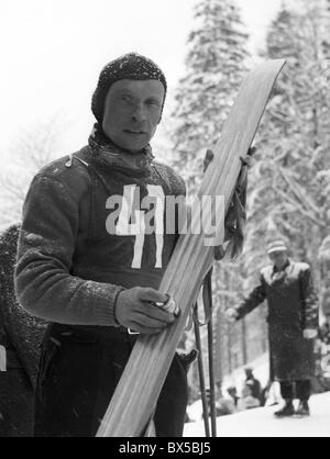 Czechoslovakia, Spindleruv Mlyn 1947. Ski jumper waxing his skis before jump. CTK Vintage Photo Stock Photo